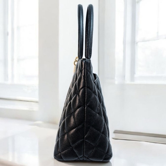 ✨️Authentic Chanel Black Medallion Caviar Leather Tote Bag (Excellent Condition) - Picture 11 of 16